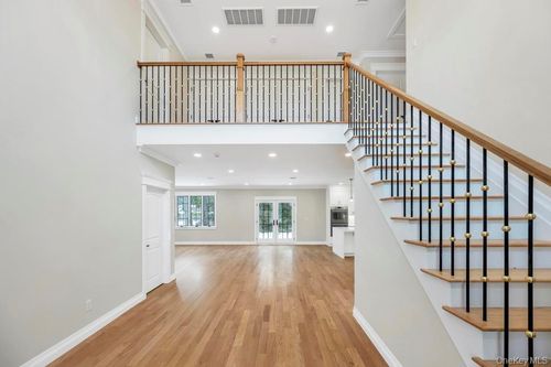 351 Concord Ave, East Meadow, NY, 11554-2923 | Card Image