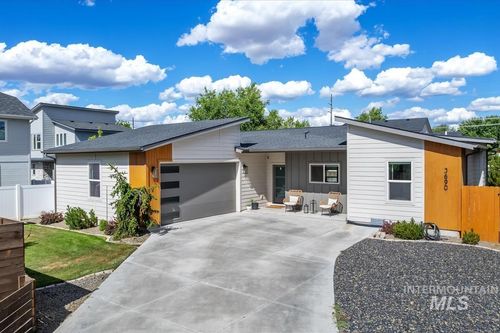 3690 N Jackie Ln, Boise, ID, 83704-4207 | Card Image