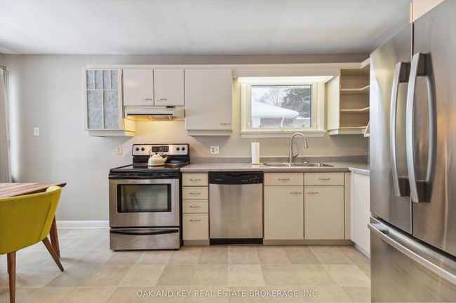 211 Trowbridge Ave, House other with 4 bedrooms, 2 bathrooms and 4 parking in London ON | Image 15