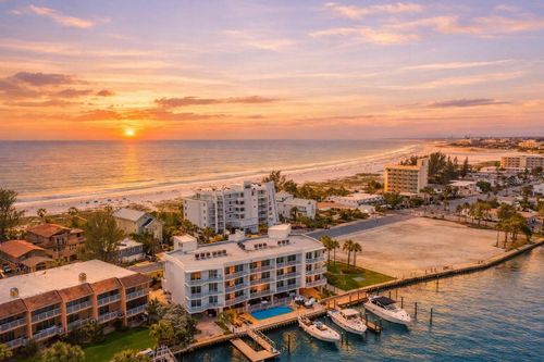 203e-10091 Gulf Blvd, TREASURE ISLAND, FL, 33706-4806 | Card Image