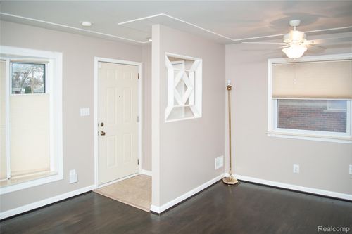 8812 Hemingway, Redford, MI, 48239-1851 | Card Image