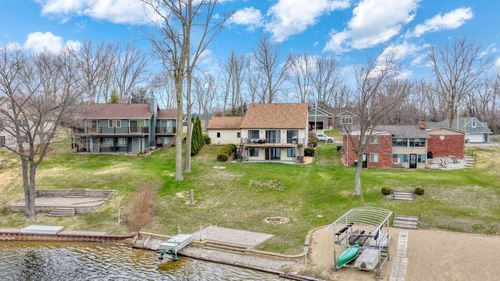 14083 Grandview Dr, Cement City, MI, 49233-9040 | Card Image