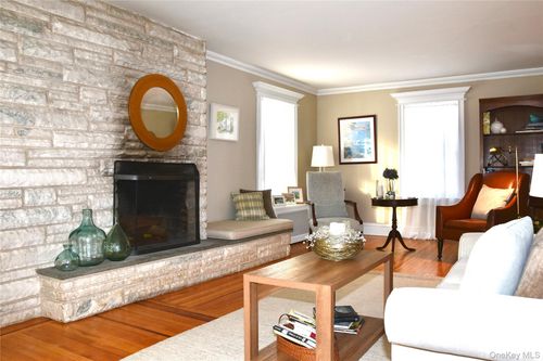 69 Jefferson St, Garden City, NY, 11530-3930 | Card Image