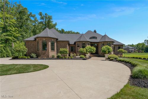 8040 Briarwood Ct, Canfield, OH, 44406-8440 | Card Image