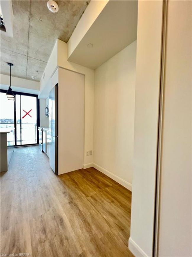 204 - 7 Erie Ave, House attached with 1 bedrooms, 1 bathrooms and 1 parking in Brantford ON | Image 6