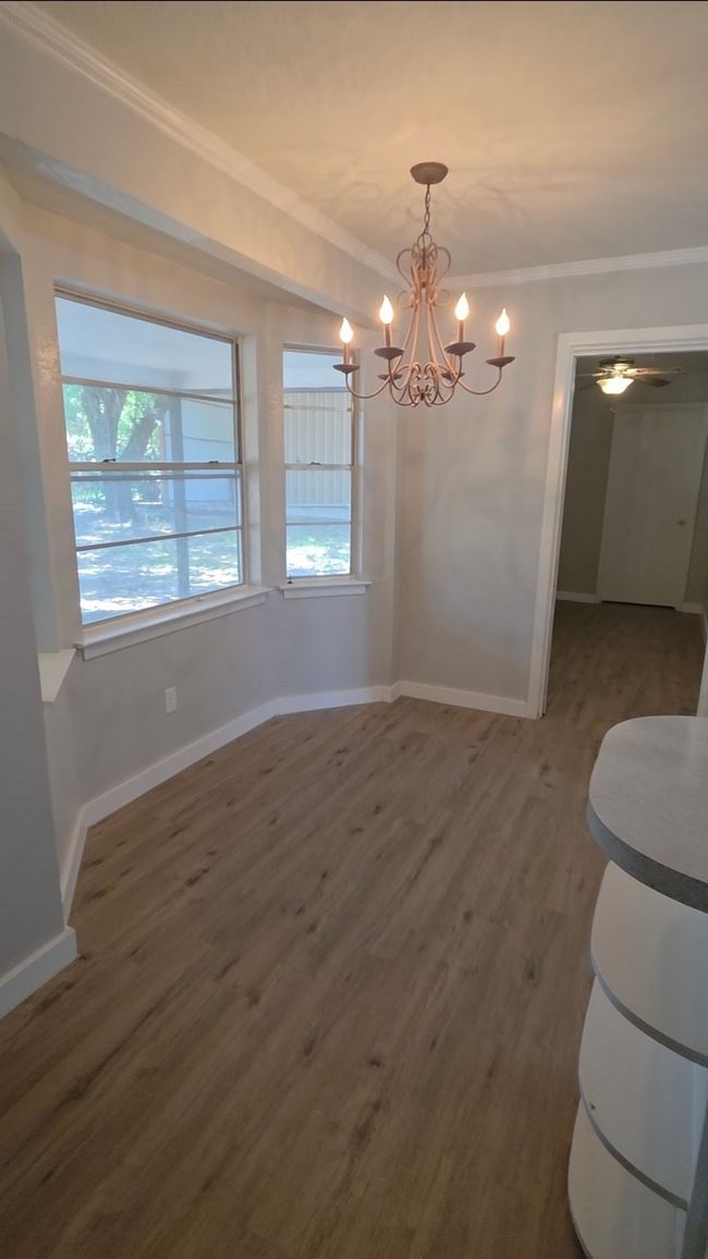 Dining room with Bay Window. | Image 7