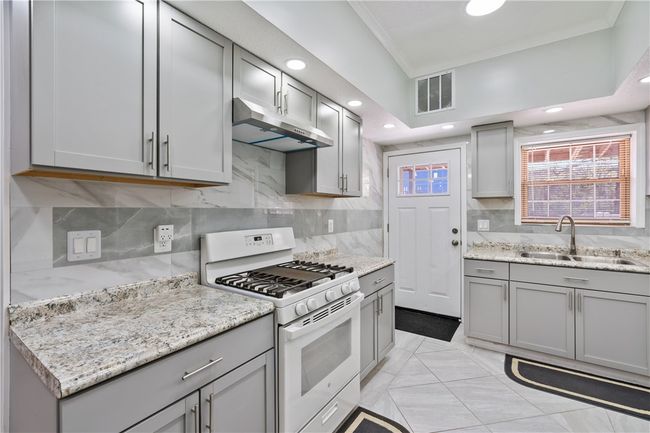3640 Mintwood St, House other with 3 bedrooms, 2 bathrooms and 4 parking in Pittsburgh PA | Image 4