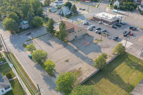 35 S Court St, Lapeer, MI, 48446-2506 | Card Image