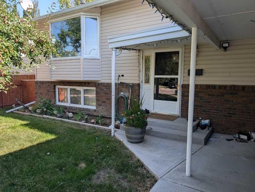 18 Sheridan Place W, Lethbridge, AB, T1K4M8 | Card Image