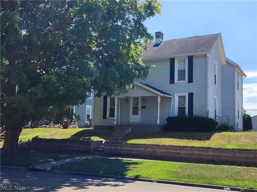 743 Pine St, Coshocton, OH, 43812-2318 | Card Image