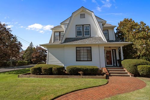 29 Summit Ave, Lynbrook, NY, 11563-1555 | Card Image