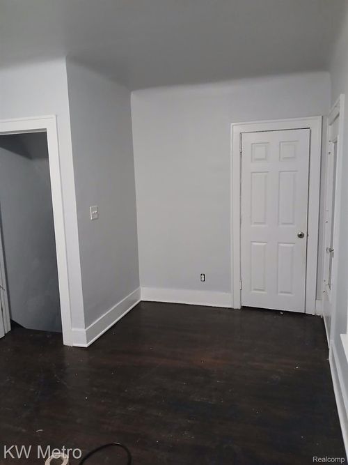5527 Nottingham Rd, Detroit, MI, 48224-3134 | Card Image