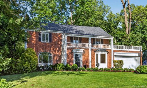 190 Sussex Dr, Manhasset, NY, 11030-3737 | Card Image