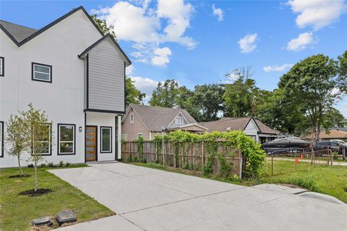 b-7805 Farnsworth St, Houston, TX, 77022-3222 | Card Image