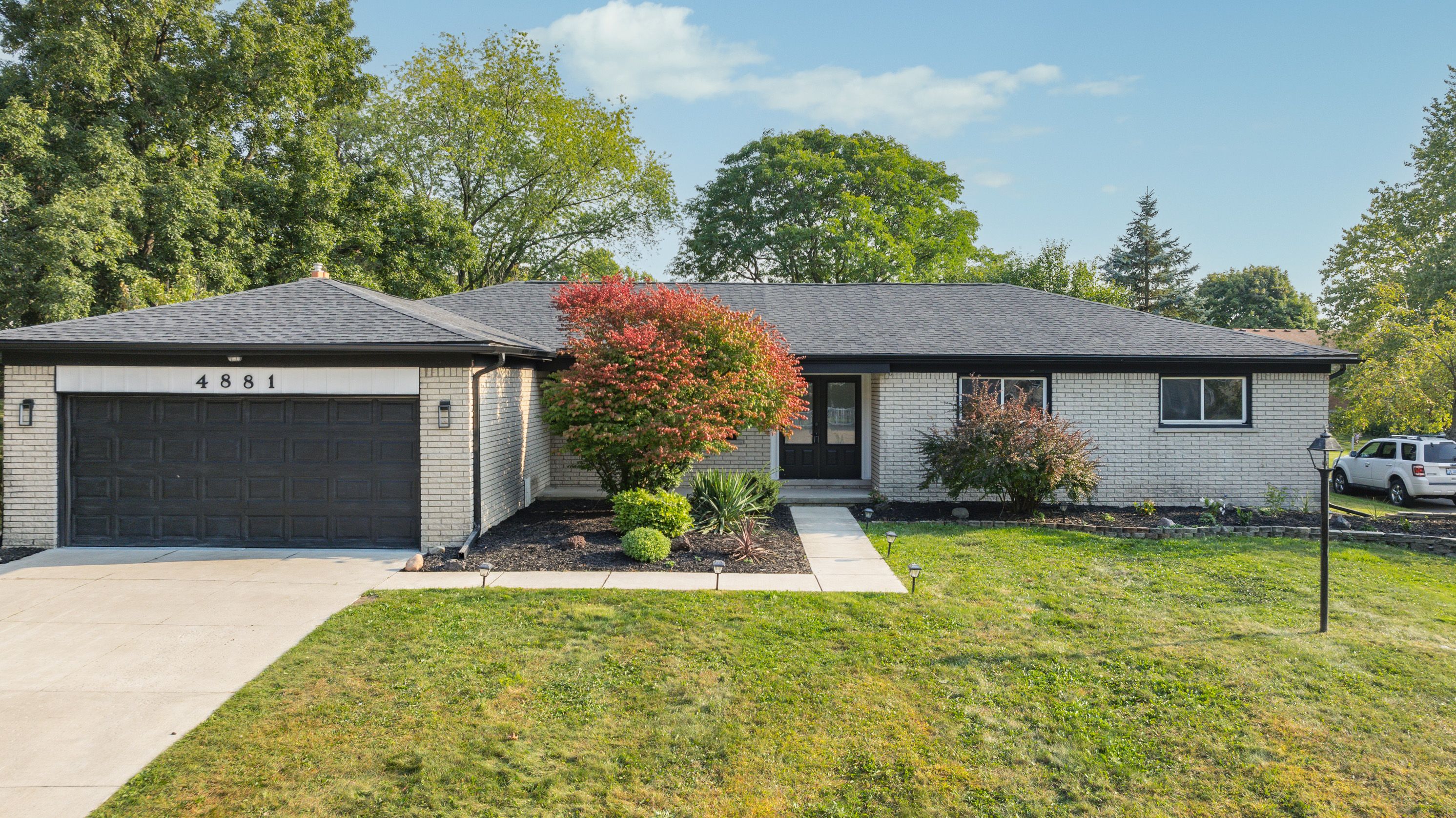 Faircourt Dr, West Bloomfield, MI 48322