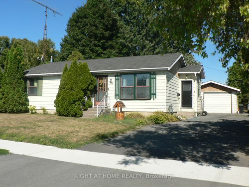 79 St Lawrence St, Ingleside, ON, K0C1M0 | Card Image