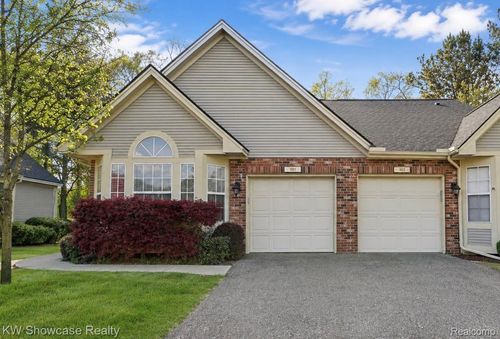 1021 Willowood Court Court, Fenton, MI, 48430 | Card Image