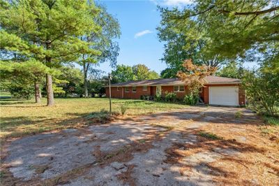 640 W Limestone Street, House other with 3 bedrooms, 2 bathrooms and null parking in Yellow Springs Vlg OH | Image 2