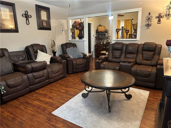 1411 Consuelo St, House other with 3 bedrooms, 1 bathrooms and 2 parking in Alice TX | Image 5