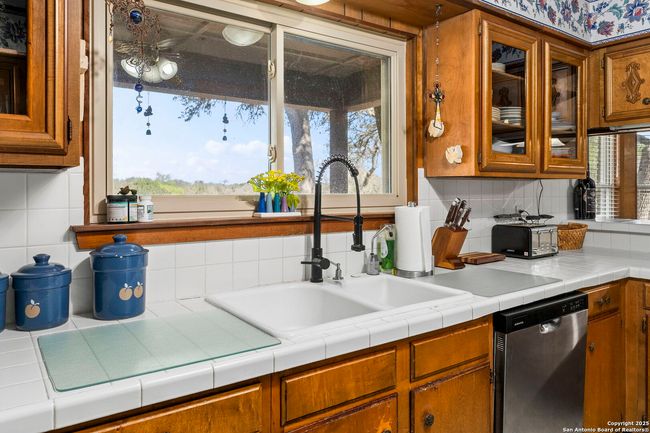 4521 Fm 1283, Home with 3 bedrooms, 2 bathrooms and null parking in Pipe Creek TX | Image 5