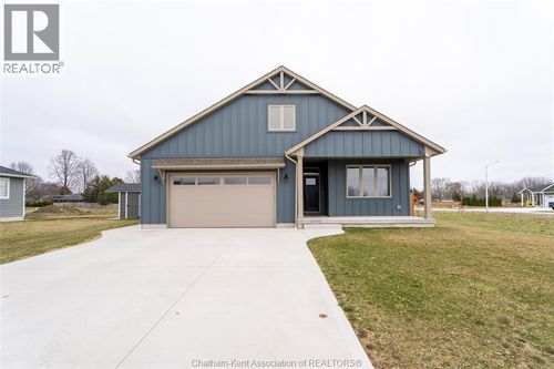 9 Henson St, Dresden, ON, N0P1M0 | Card Image