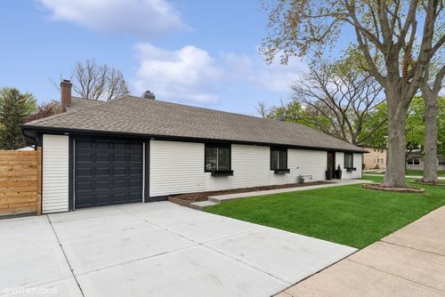 1220 E Rockwell St, Arlington Heights, IL, 60005-2805 | Card Image
