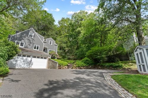 359 Dogwood Way, Mountainside, NJ, 07092-1324 | Card Image