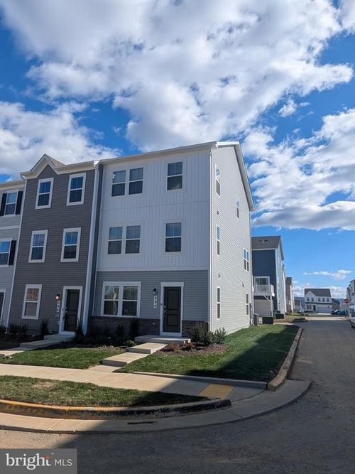 294 Watercourse Dr, RANSON, WV, 25438-4005 | Card Image