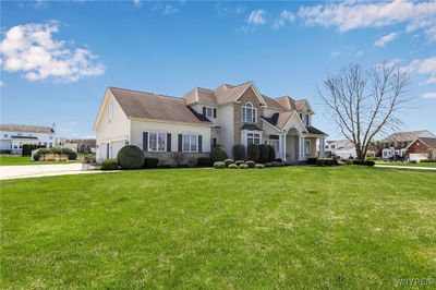 7247 Edgewater Circle, House other with 4 bedrooms, 3 bathrooms and null parking in Pendleton NY | Image 2