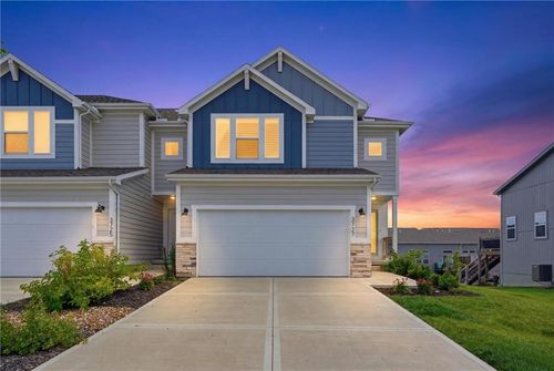 3727 Sw Clayton Pl, Lee's Summit, MO, 64082-4220 | Card Image