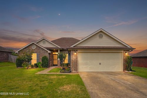 7681 Walnut Glenn Dr, Southaven, MS, 38672-8440 | Card Image