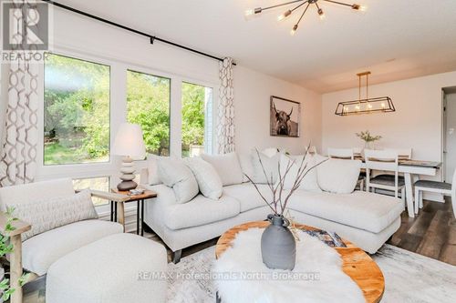 33-105-1235 Deerhurst Drive, Huntsville (Chaffey), ON, P1H2J4 | Card Image