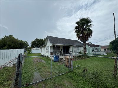 1617 14th Street, House other with 3 bedrooms, 2 bathrooms and null parking in Corpus Christi TX | Image 3