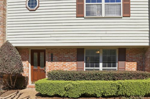 90-5817 Valley Forge Dr, Houston, TX, 77057-2200 | Card Image