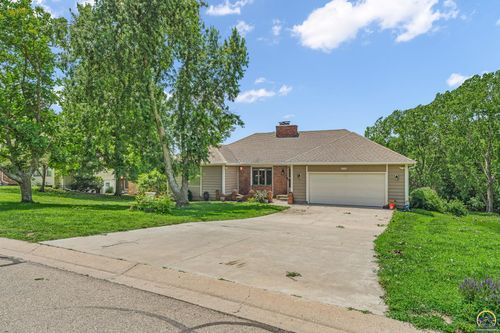 3725 Sw Kings Forest Rd, Topeka, KS, 66610-1556 | Card Image