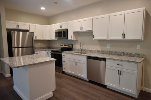 103-217 Rockingham Rd, Londonderry, NH, 03053-2110 | Card Image