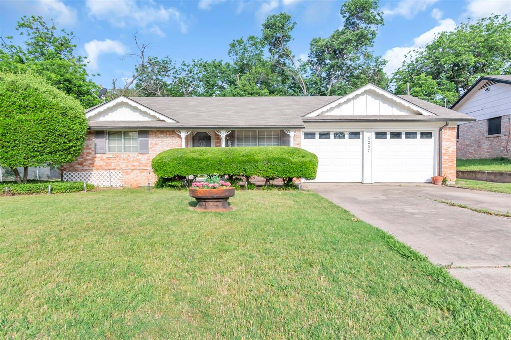 Gene Ln, Haltom City, TX 76117