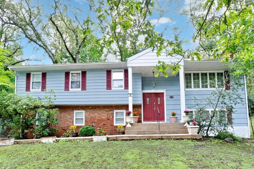 84 College Rd, Monsey, NY, 10952-2451 | Card Image