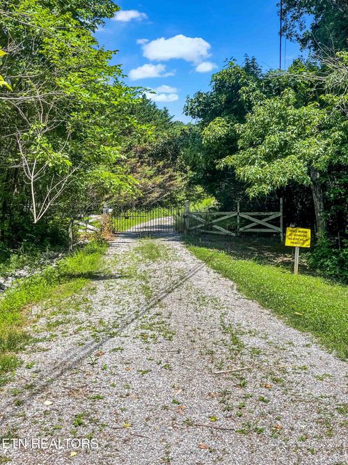 1955 Price Rd, Lenoir City, TN, 37771 | Card Image