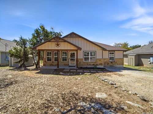 1530 Bob White Dr, Spring Branch, TX, 78070-5562 | Card Image