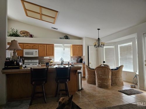 4102 Sierra Redwood Dr, Bakersfield, CA, 93313-5015 | Card Image
