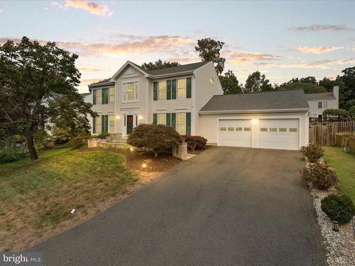 6488 Palisades Dr, CENTREVILLE, VA, 20121-3818 | Card Image