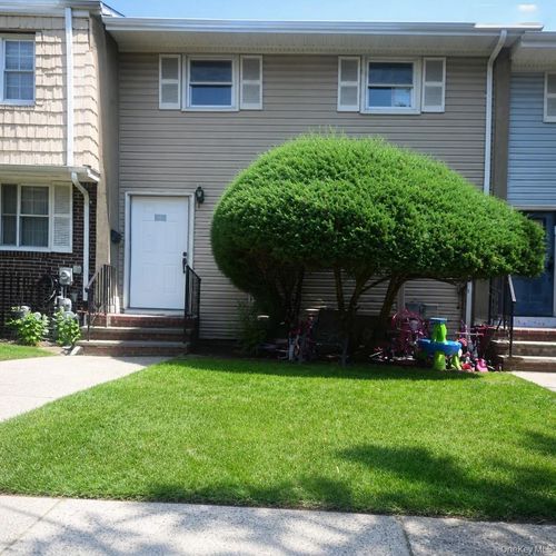 18 Alan Rd, Spring Valley, NY, 10977-6048 | Card Image