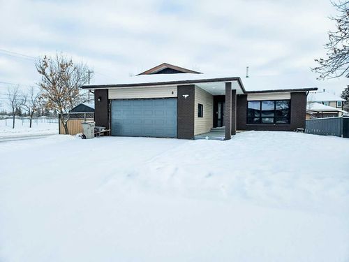 8 55 Street Close, Stettler, AB, T0C2L1 | Card Image