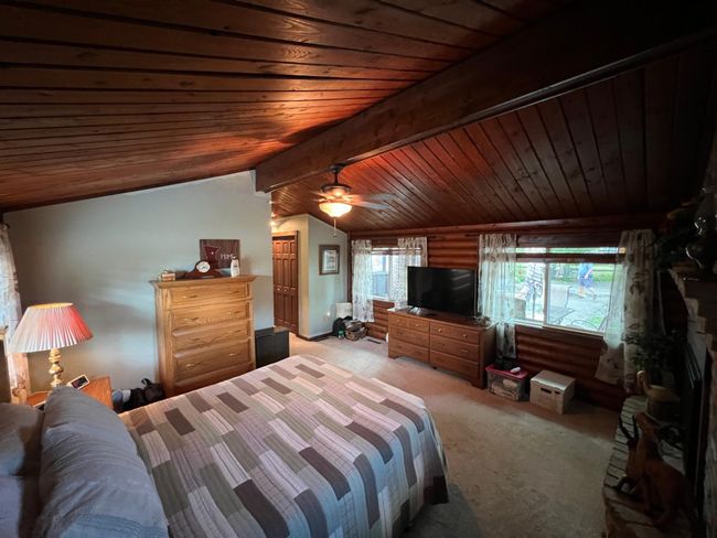 Vaulted natural wood ceilings | Image 21