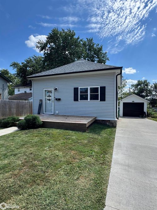 302 W Seneca St, Creston, IA, 50801-1461 | Card Image