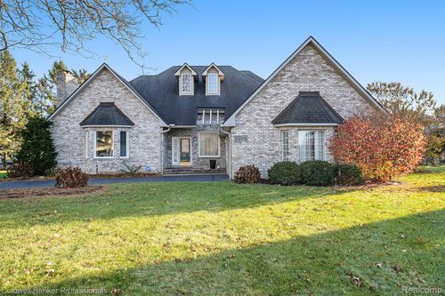 3972 Chevron Dr, Highland, MI, 48356-1720 | Card Image