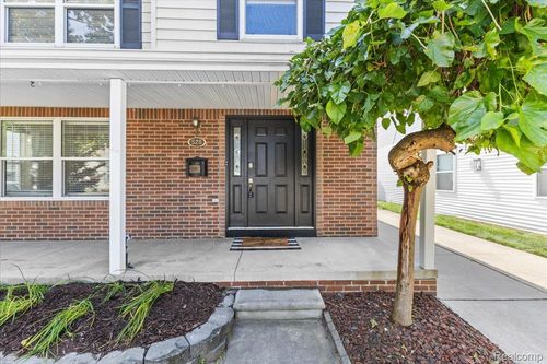 528 Marlin Ave, Royal Oak, MI, 48067-1326 | Card Image