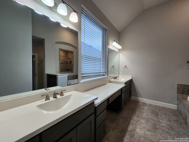 1113 Carriage Loop, House other with 4 bedrooms, 4 bathrooms and null parking in New Braunfels TX | Image 16