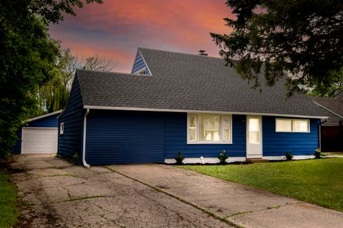 6908 W Allerton Ave, Greenfield, WI, 53220-3440 | Card Image